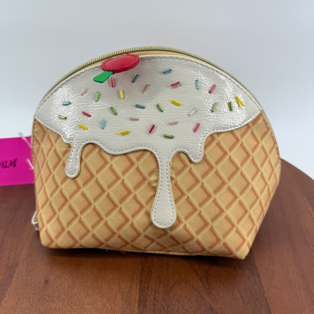 Betsey Johnson Kitsch Cosmetic Bag Womens Tan Ice Cream Sprinkles BM18780 OS